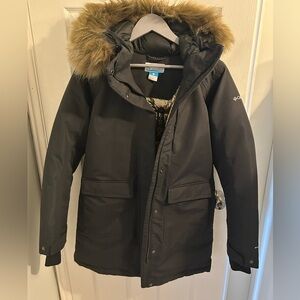 Black women’s Columbia Parka size medium